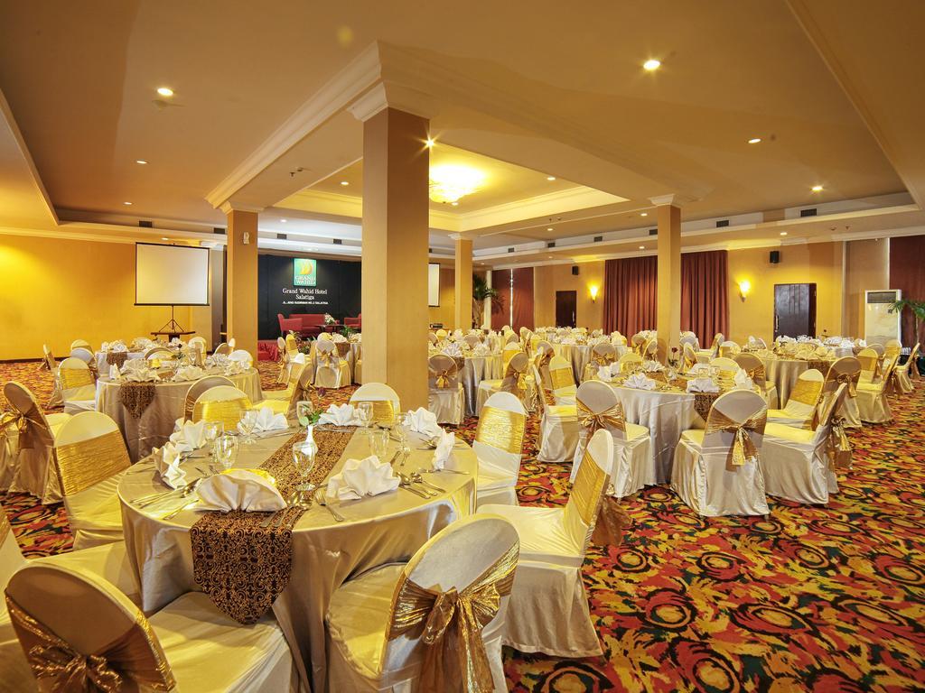 Grand Wahid Hotel ซาลาตีกา ภายนอก รูปภาพ