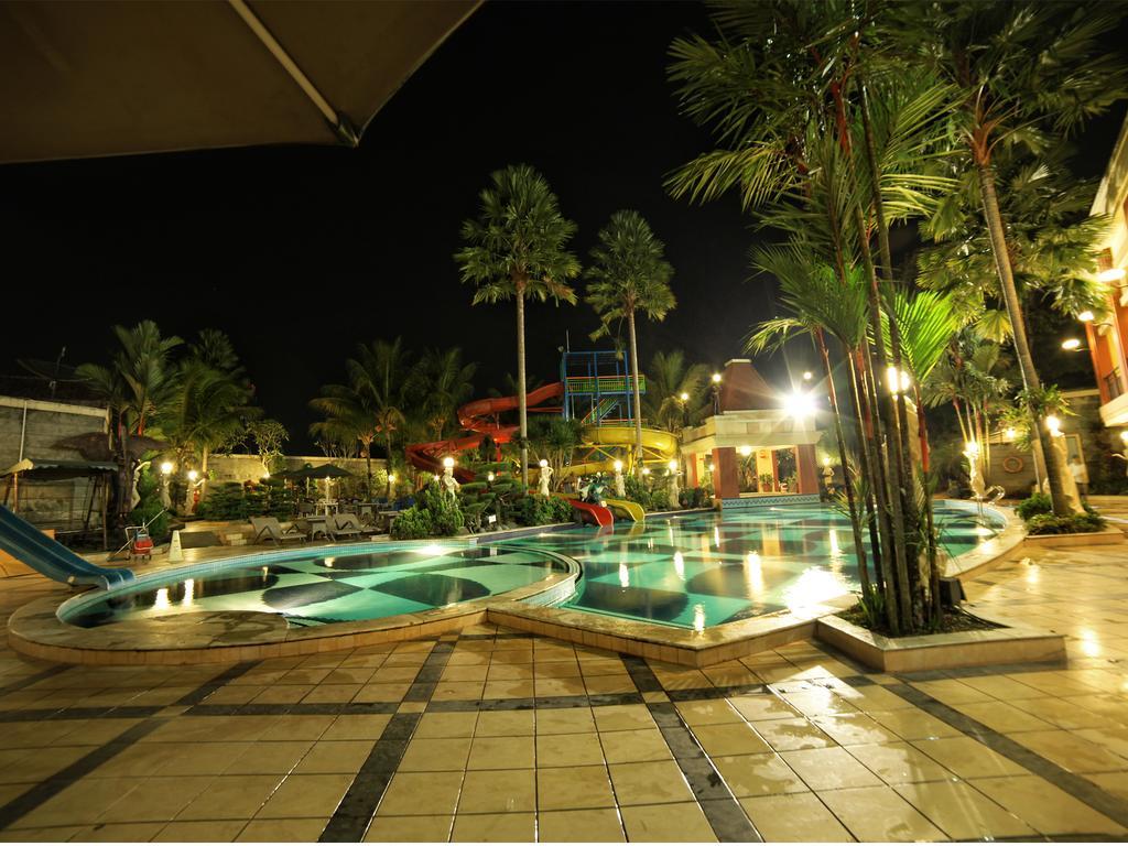 Grand Wahid Hotel ซาลาตีกา ภายนอก รูปภาพ