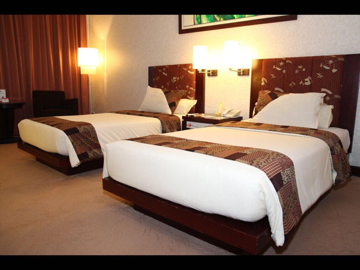 Grand Wahid Hotel ซาลาตีกา ภายนอก รูปภาพ