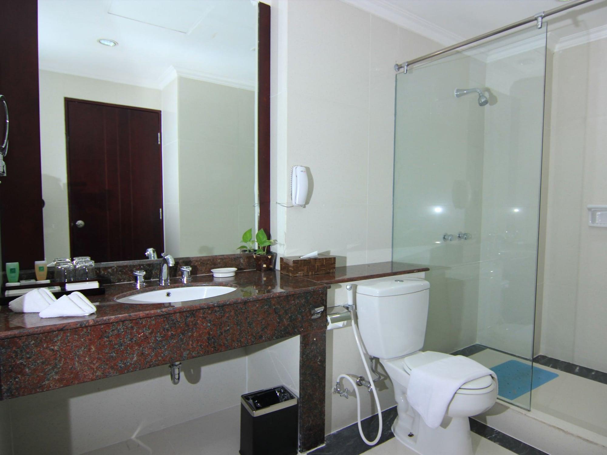 Grand Wahid Hotel ซาลาตีกา ภายนอก รูปภาพ