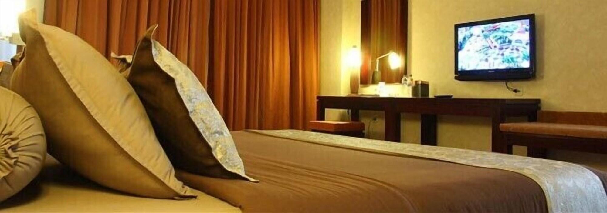 Grand Wahid Hotel ซาลาตีกา ภายนอก รูปภาพ