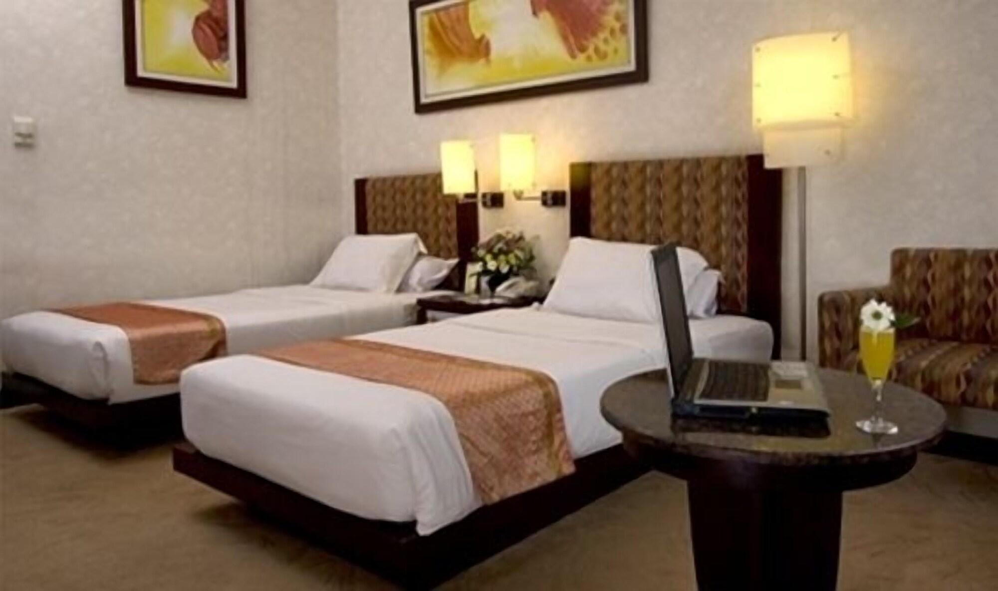 Grand Wahid Hotel ซาลาตีกา ภายนอก รูปภาพ