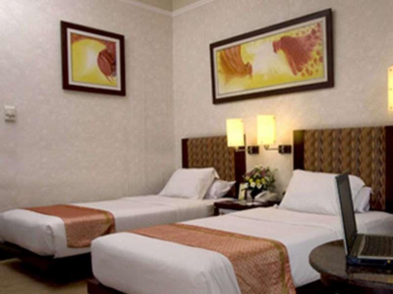 Grand Wahid Hotel ซาลาตีกา ภายนอก รูปภาพ